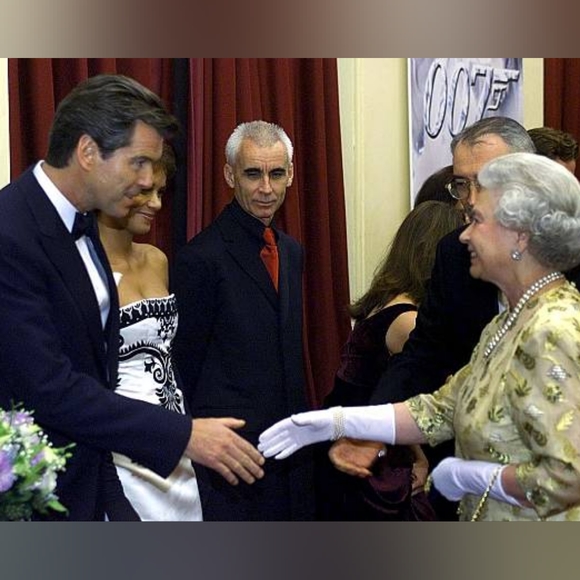 $9,800 OSCAR DE LA RENTA EXCLUSIVE SILK EMBROIDERED RUNWAY GOWN US 6 - Picture 12 of 16